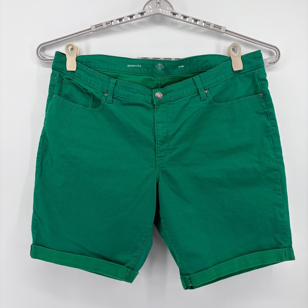 St. John's Bay Womens 24W Green Bermuda Shorts Cuffed Stretch‎ Mid Rise